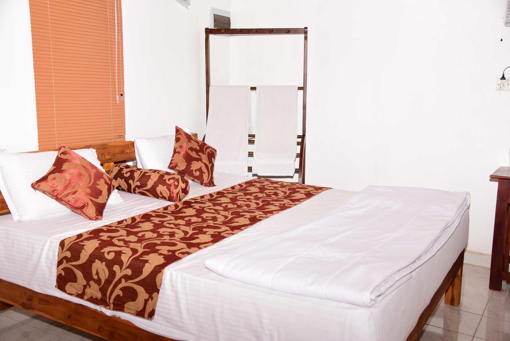 Indika Lake Resort Nuwarawewa East Room photo