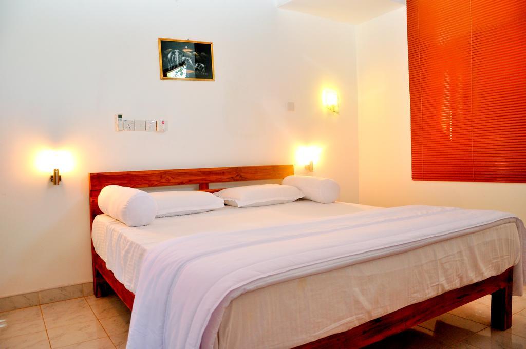 Indika Lake Resort Nuwarawewa East Room photo