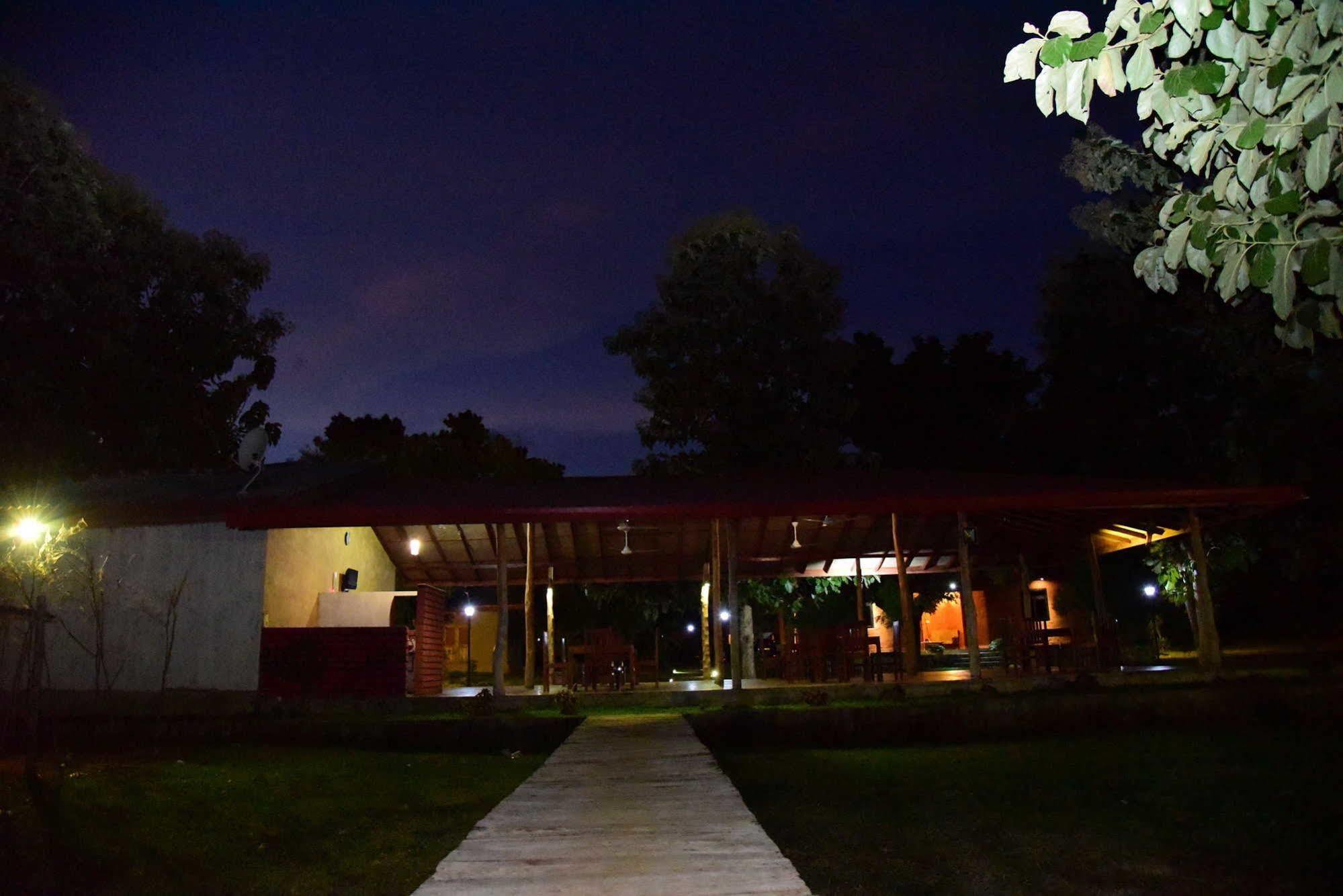 Indika Lake Resort Nuwarawewa East Exterior photo