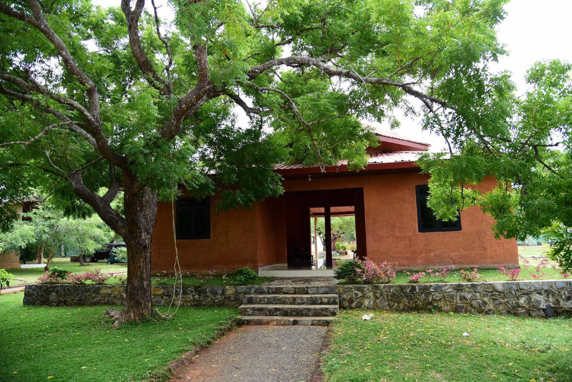Indika Lake Resort Nuwarawewa East Exterior photo