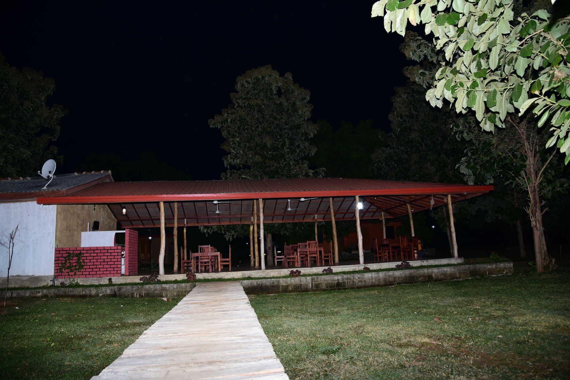 Indika Lake Resort Nuwarawewa East Exterior photo